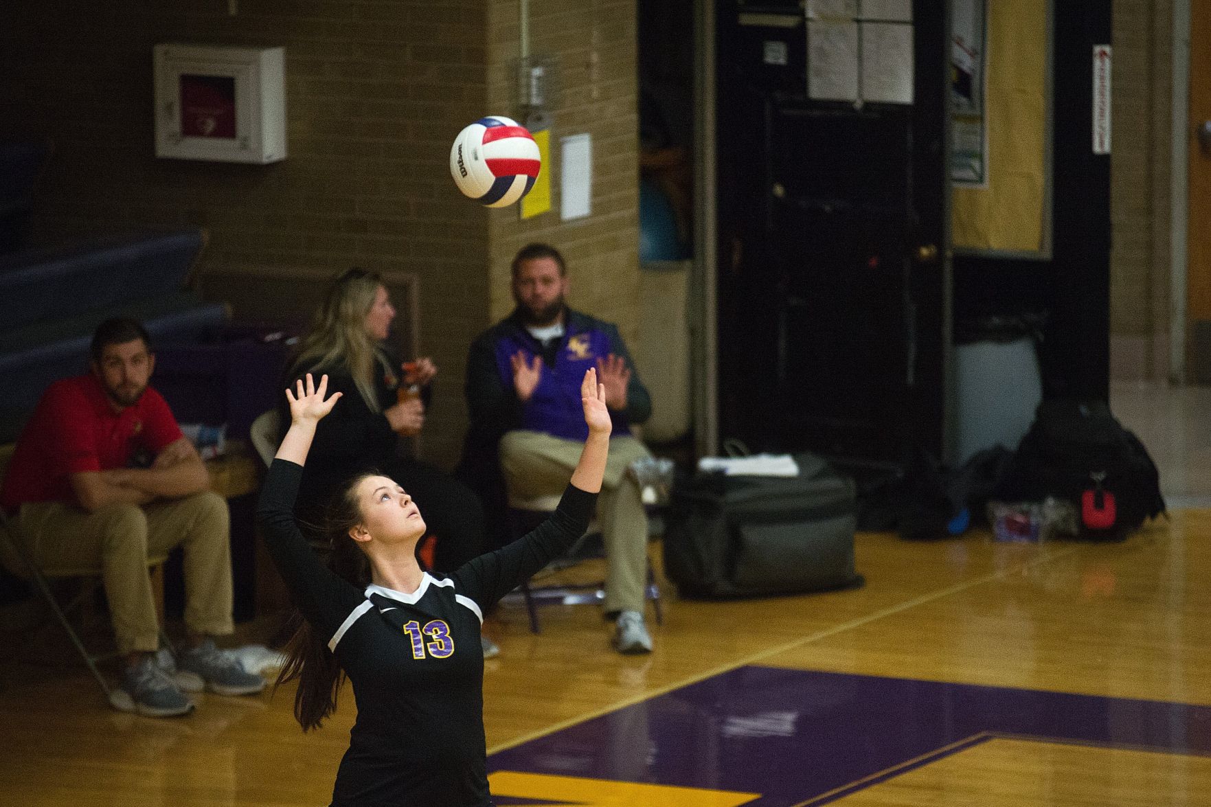 110118-blm-spt-10bhsvolley